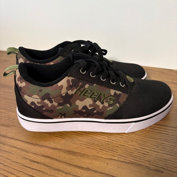 Heelys Camo Skate Shoes w/ Wheels | Size 7 NEW - Picture 3 of 6
